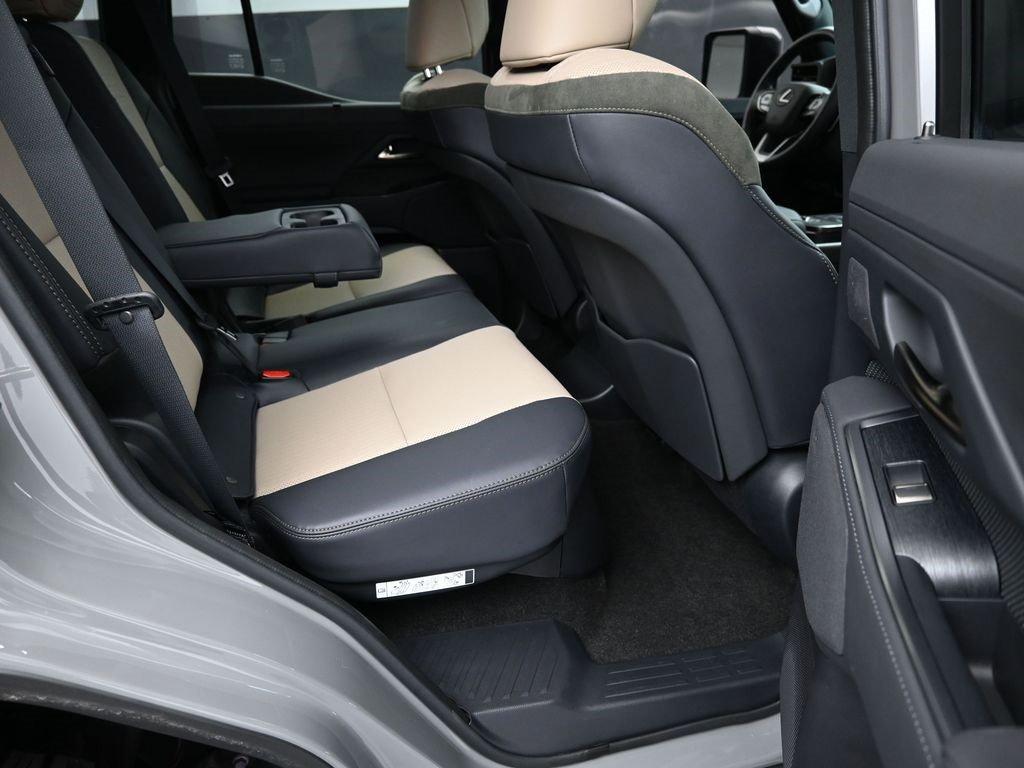 Used 2025 Lexus GX 550 image 25