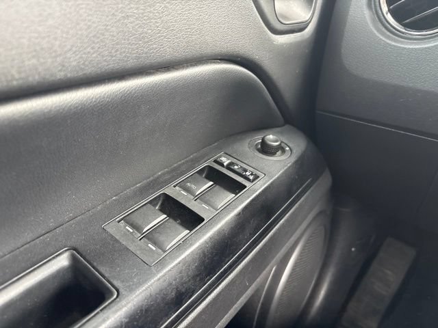 Used 2014 Jeep Patriot Latitude AWD/4WD image 21