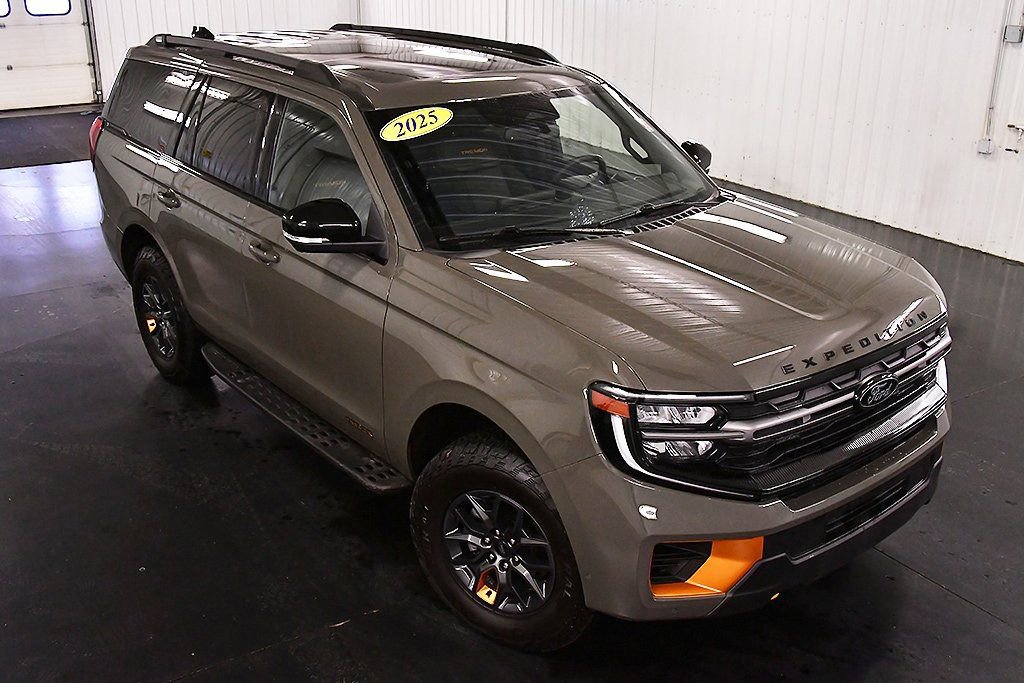 Used 2025 Ford Expedition Tremor image 12