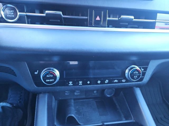 Used 2024 Mitsubishi Outlander SE Black Edition image 18