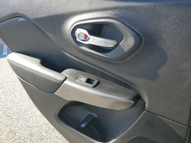 Used 2022 Jeep Cherokee Latitude Lux w/ Sun & Sound Group image 30