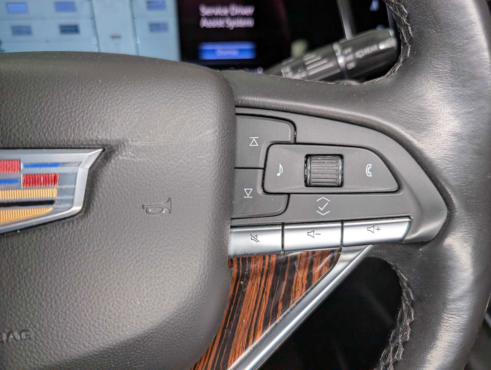 Used 2021 Cadillac Escalade Premium Luxury image 40