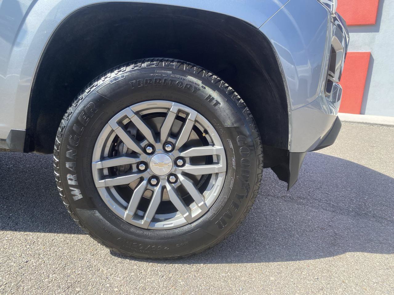 Used 2024 Chevrolet Colorado LT RWD image 5