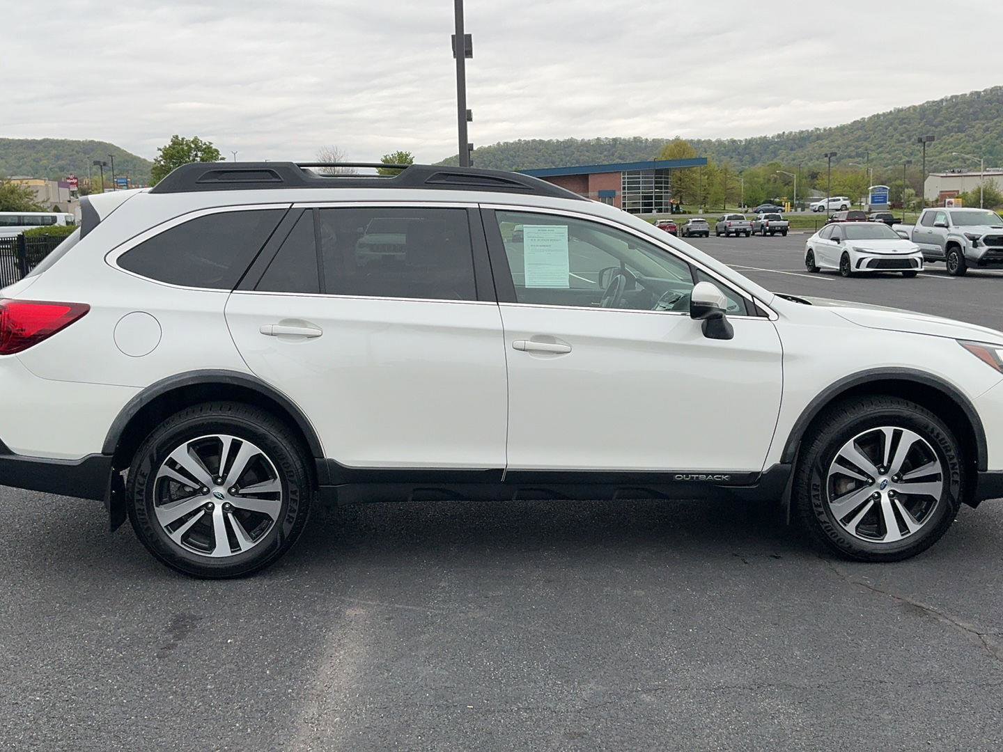 Used 2019 Subaru Outback 2.5i Limited AWD/4WD image 4