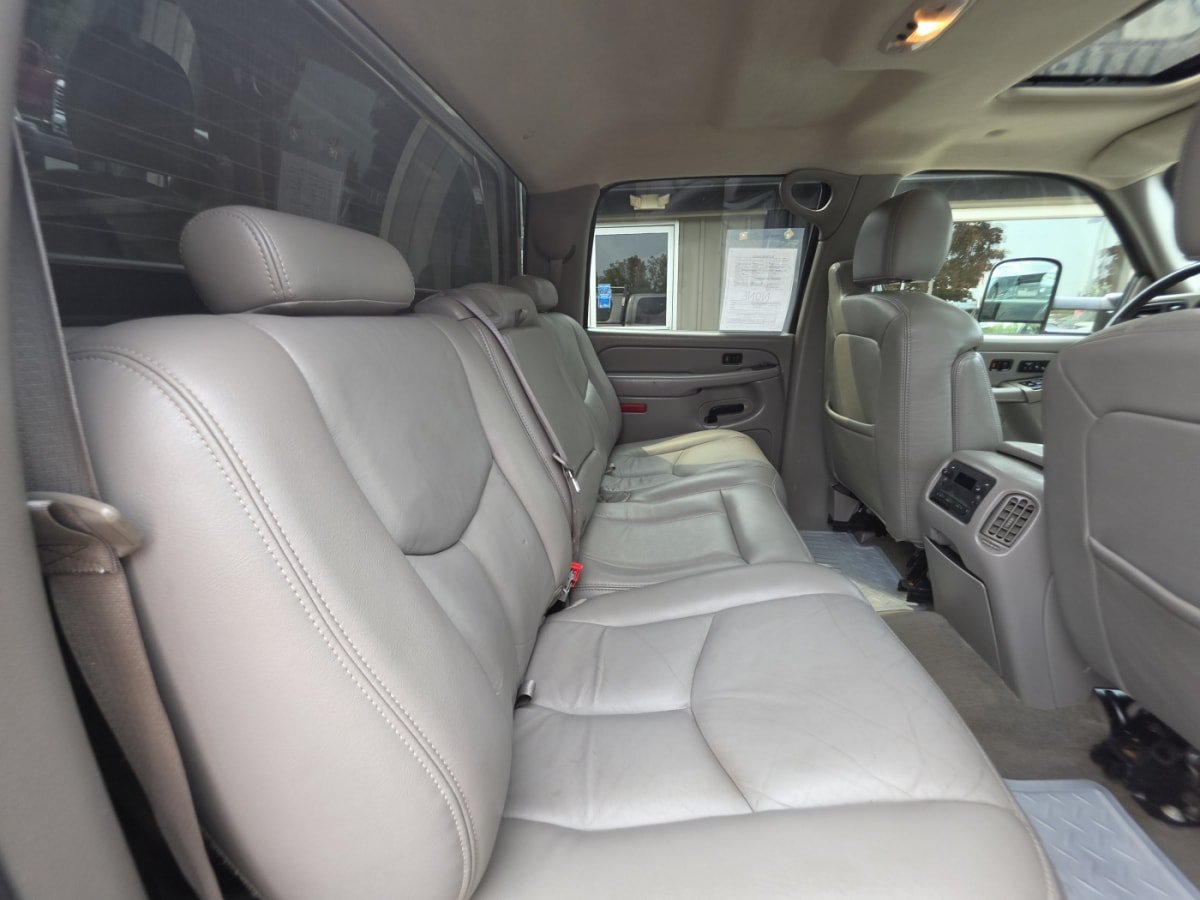 Used 2007 GMC Sierra 2500 SLT w/ Heavy-Duty Power Package AWD/4WD image 9