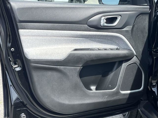 Used 2023 Jeep Compass Latitude image 14