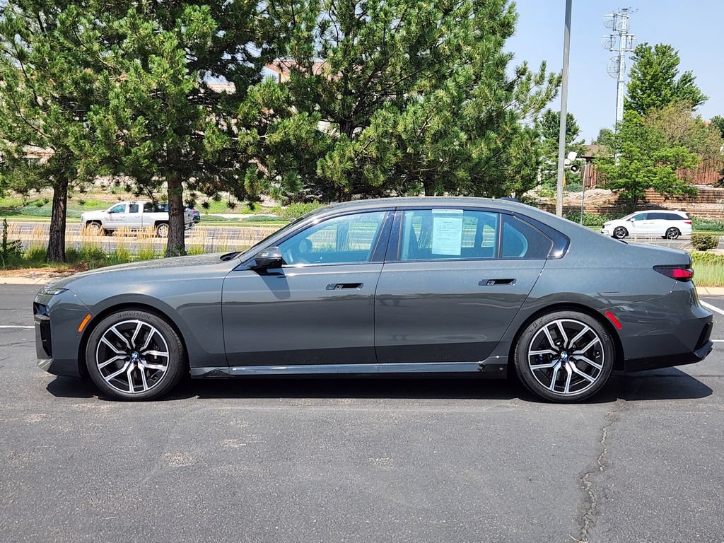 Used 2025 BMW 760i xDrive w/ Executive Package AWD/4WD image 2