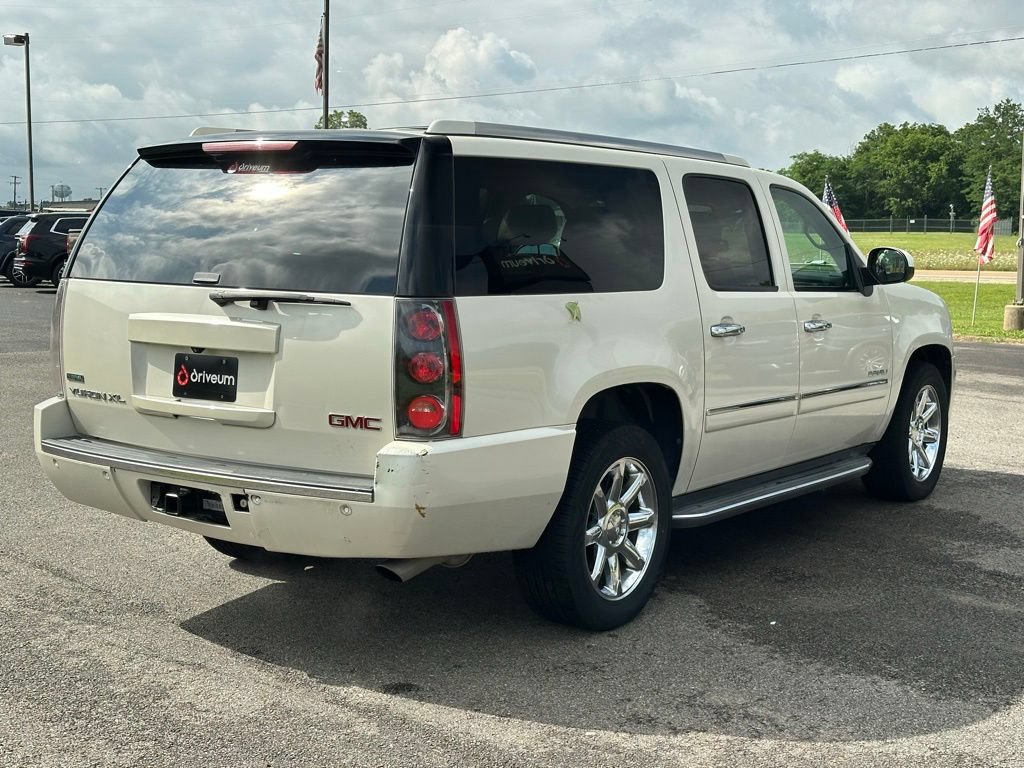Used 2011 GMC Yukon XL Denali RWD image 6