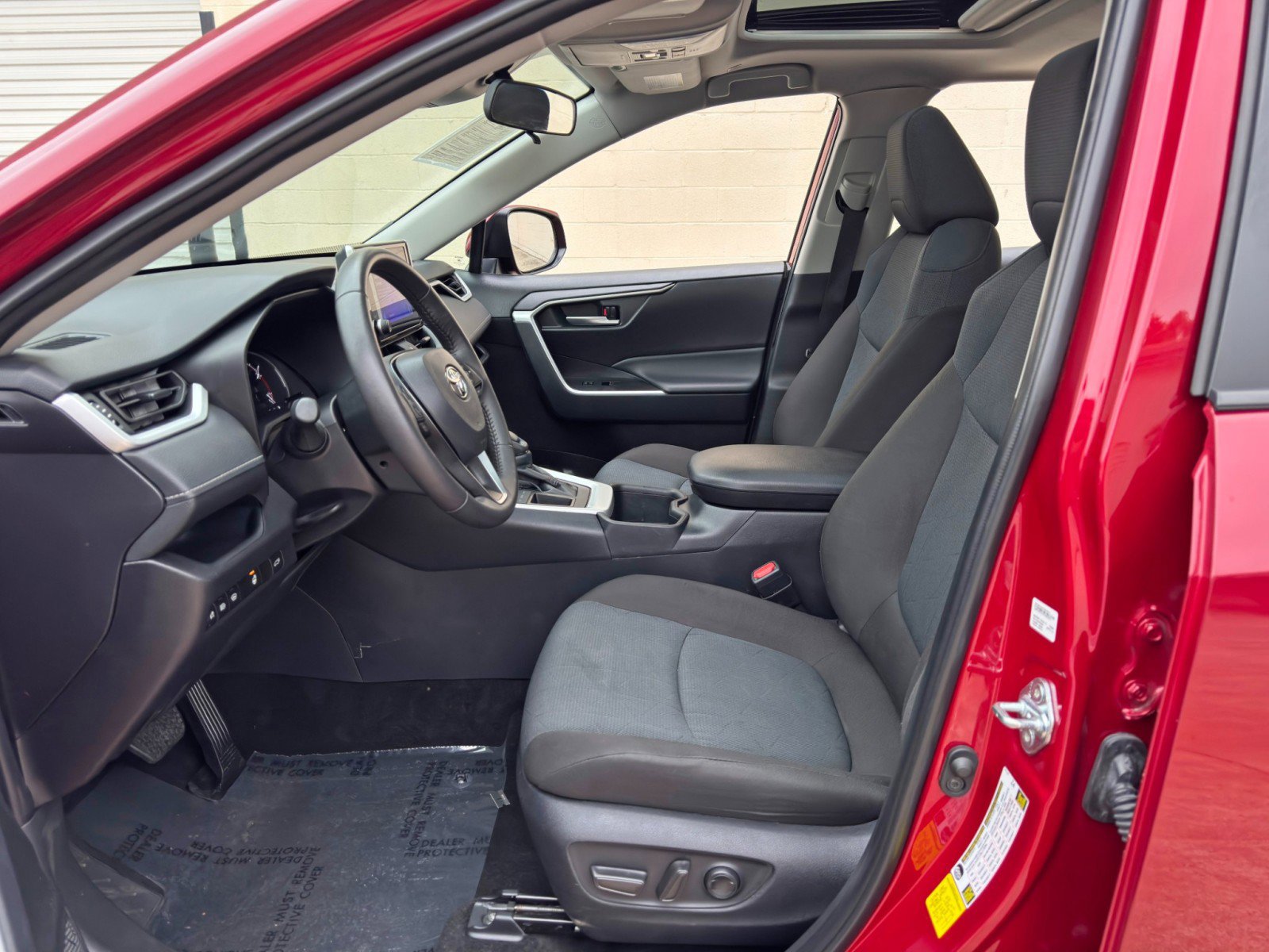 Used 2025 Toyota RAV4 XLE w/ Convenience Package FWD image 16