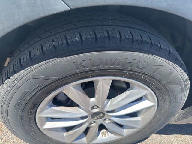 Used 2020 Kia Sorento LX image 24