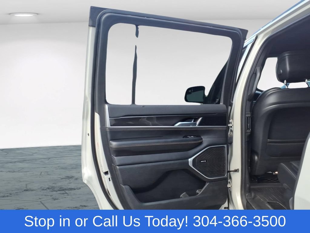 Used 2022 Jeep Wagoneer Series I AWD/4WD image 13