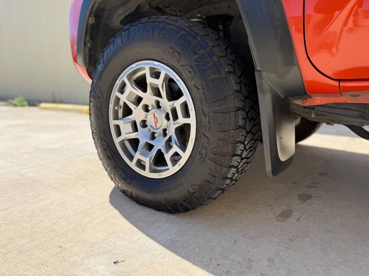 Used 2018 Toyota Tacoma TRD Off-Road image 35