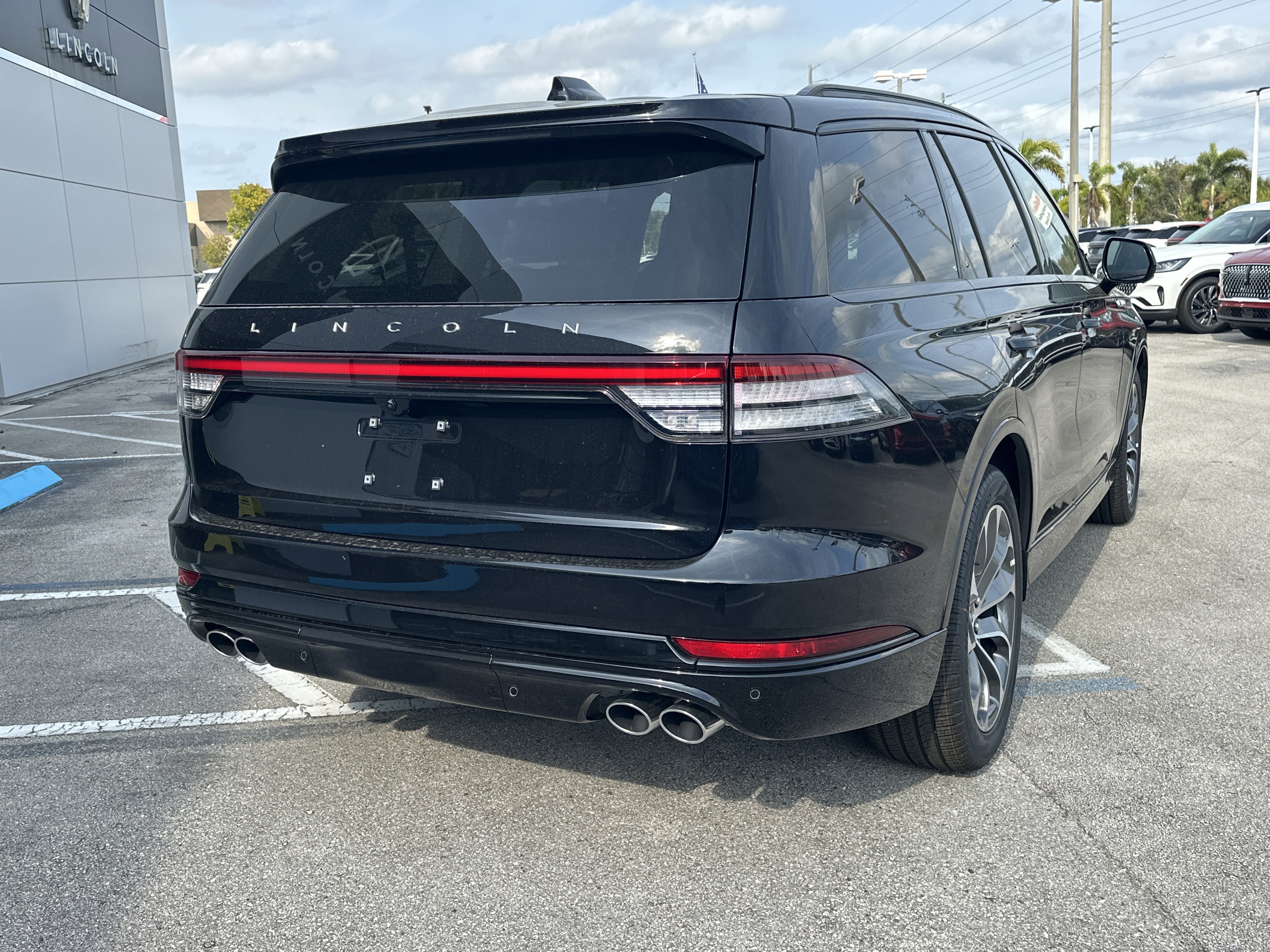 New 2026 Lincoln Aviator 2WD w/ Jet Appearance Package image 6