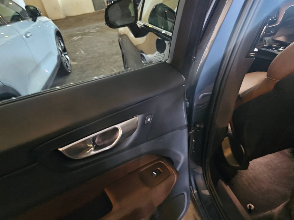 Certified 2024 Volvo XC60 B5 Plus w/ Climate Package AWD/4WD image 13