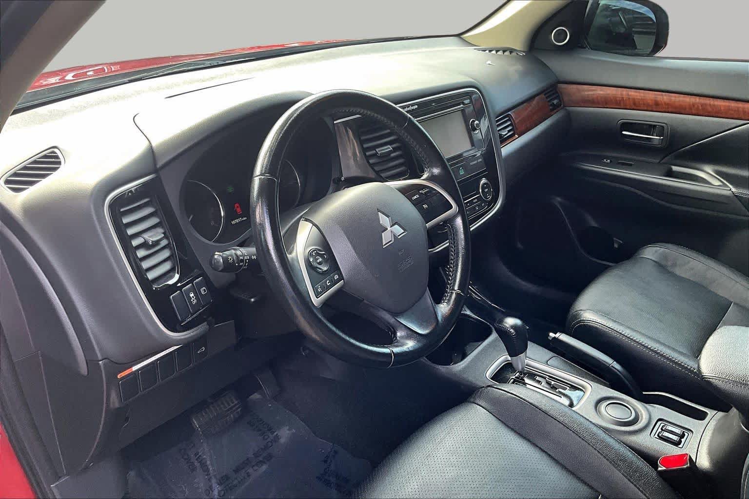 Used 2015 Mitsubishi Outlander SE FWD image 18