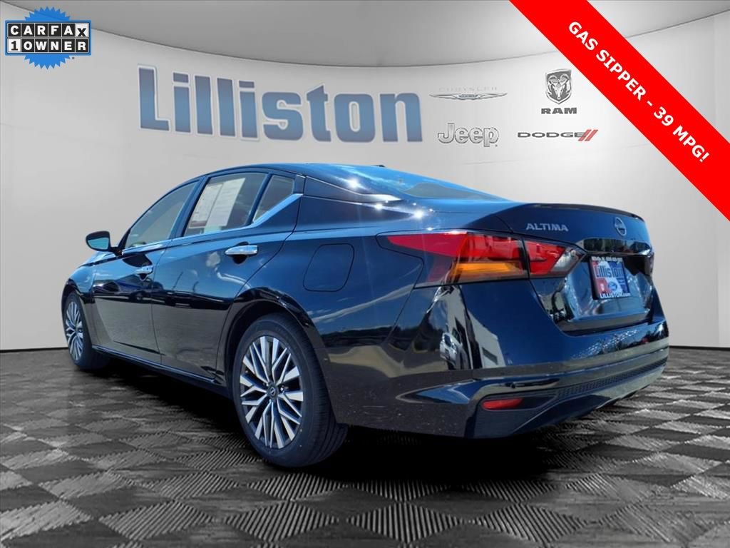 Used 2023 Nissan Altima 2.5 SV image 4