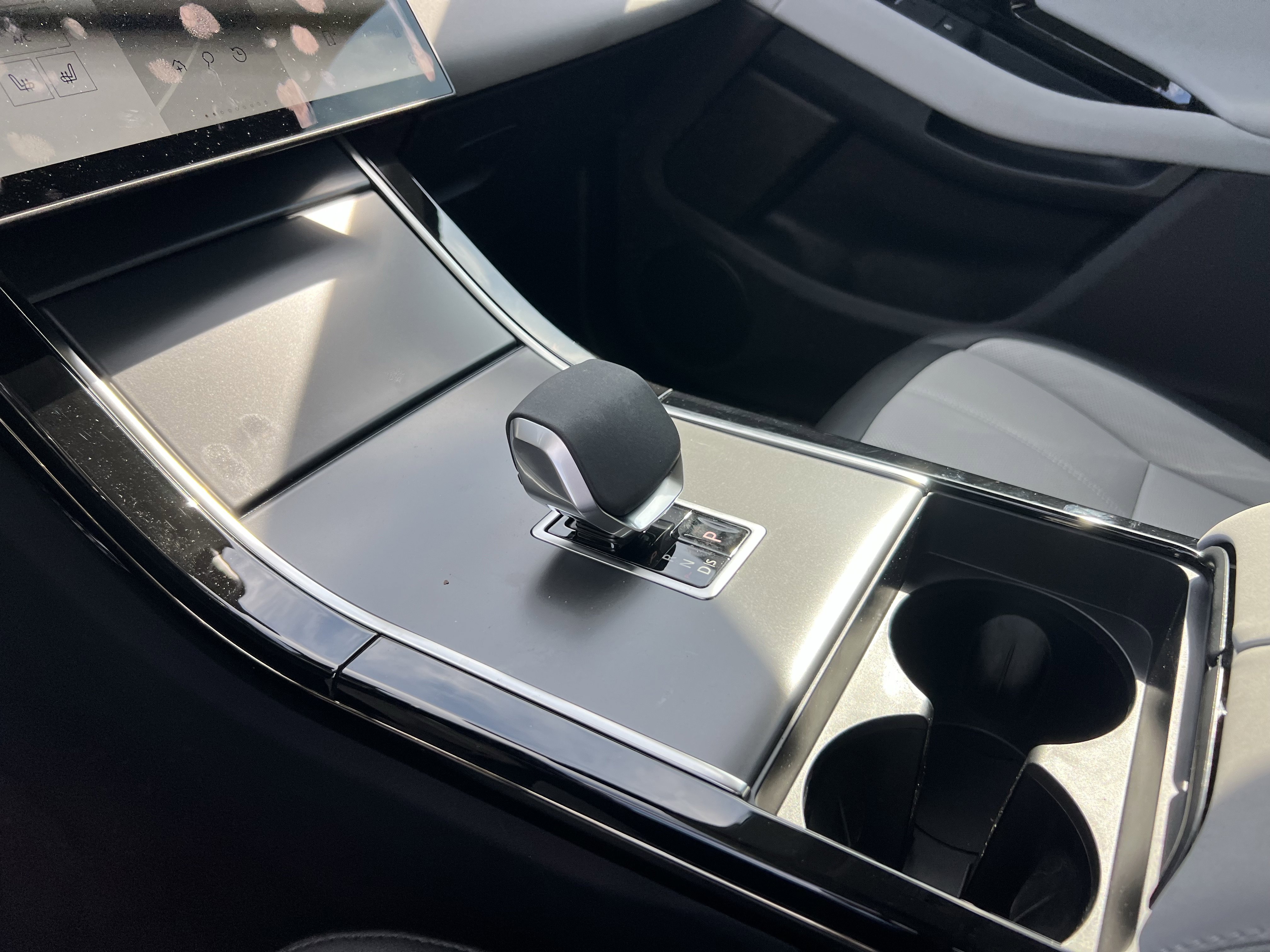 Used 2025 Land Rover Range Rover Evoque Dynamic SE image 24