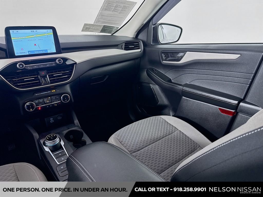 Used 2022 Ford Escape SE w/ SE Sport Appearance Package image 23