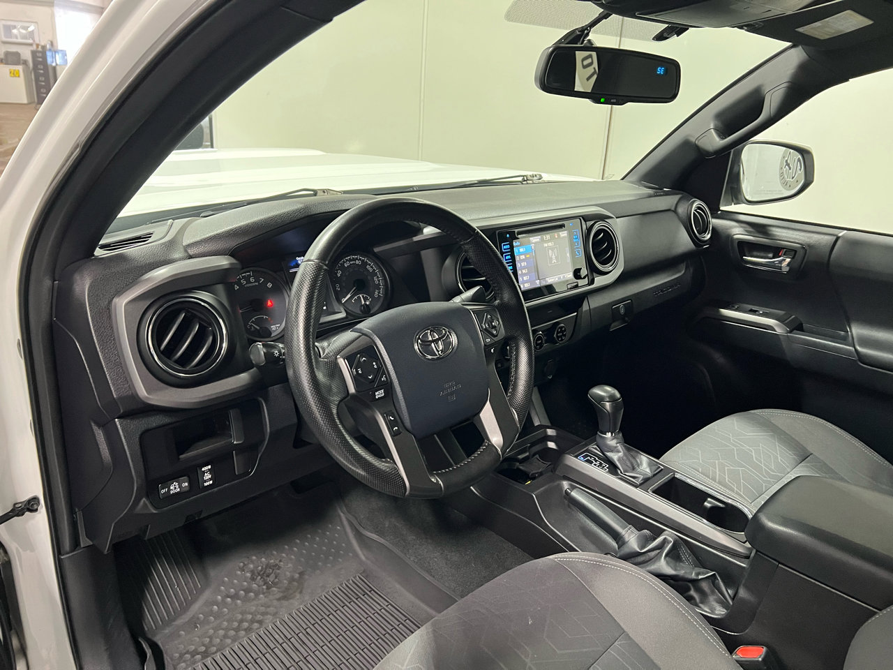 Used 2016 Toyota Tacoma TRD Off-Road image 28