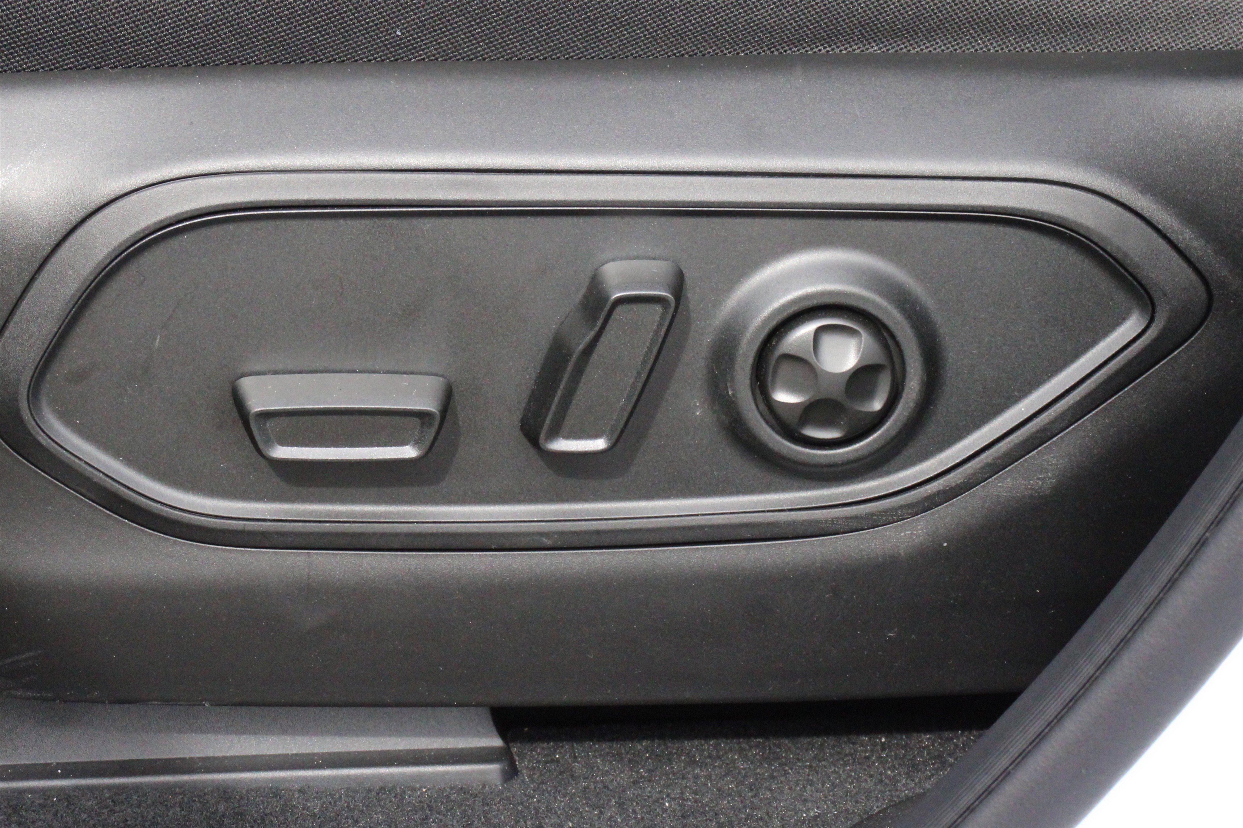 New 2025 Jeep Grand Cherokee Laredo w/ MOPAR Finishing Package image 4