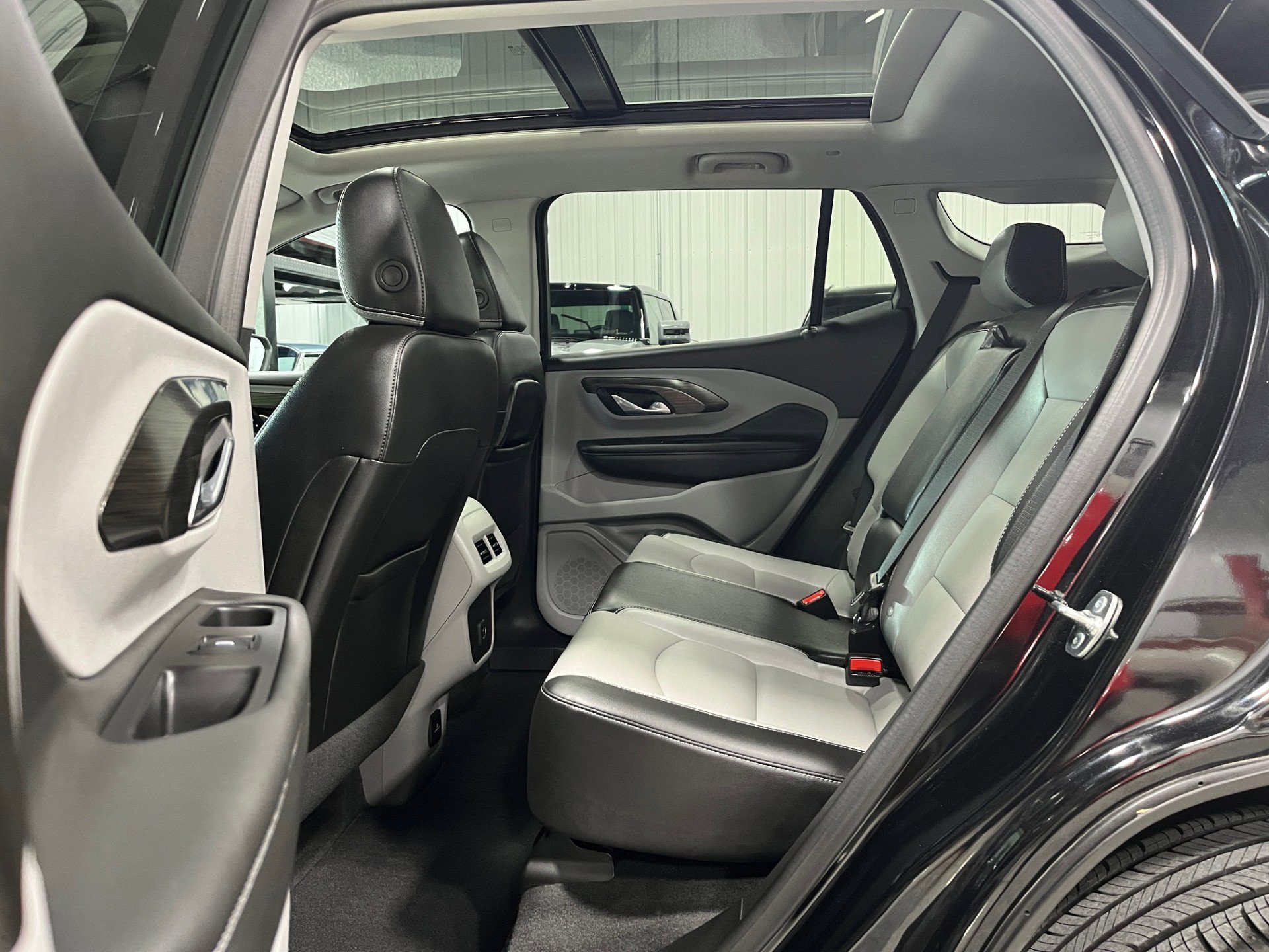 Certified 2024 GMC Terrain SLT w/ Tech Package image 9