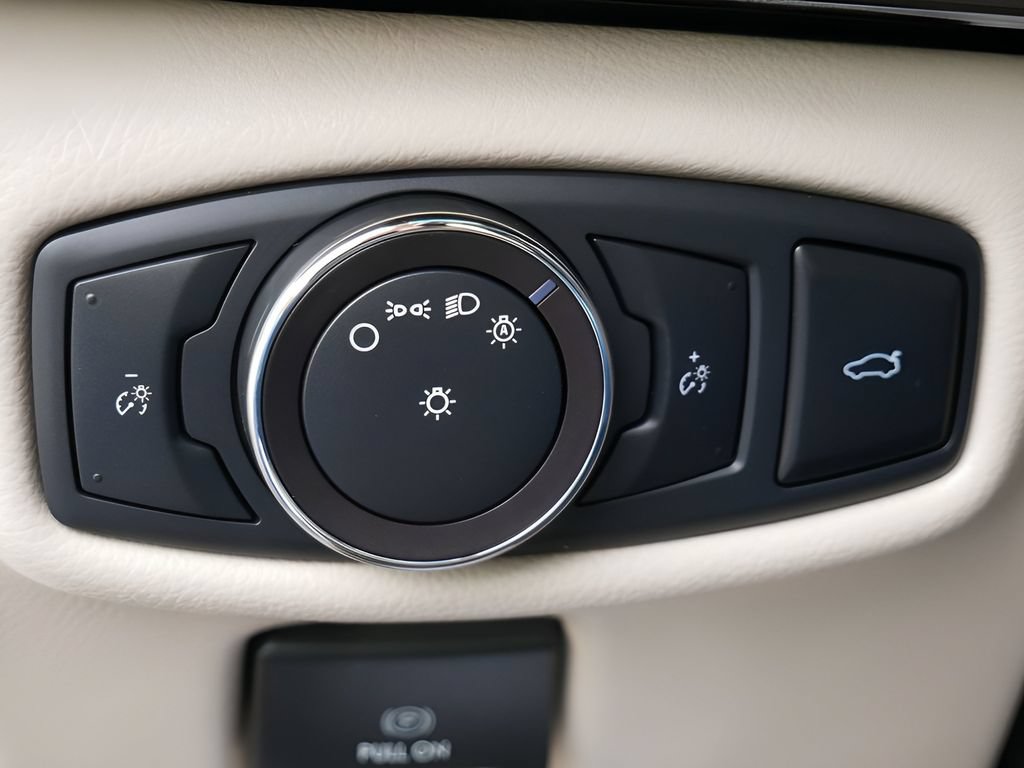 Used 2019 Lincoln MKZ Reserve w/ Luxury Package FWD image 17