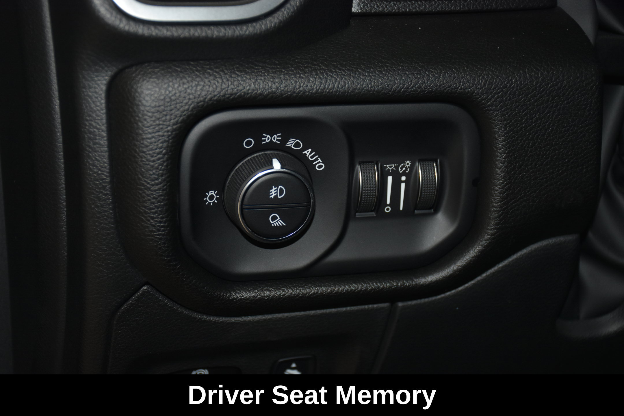 Used 2023 RAM 1500 Laramie AWD/4WD image 15