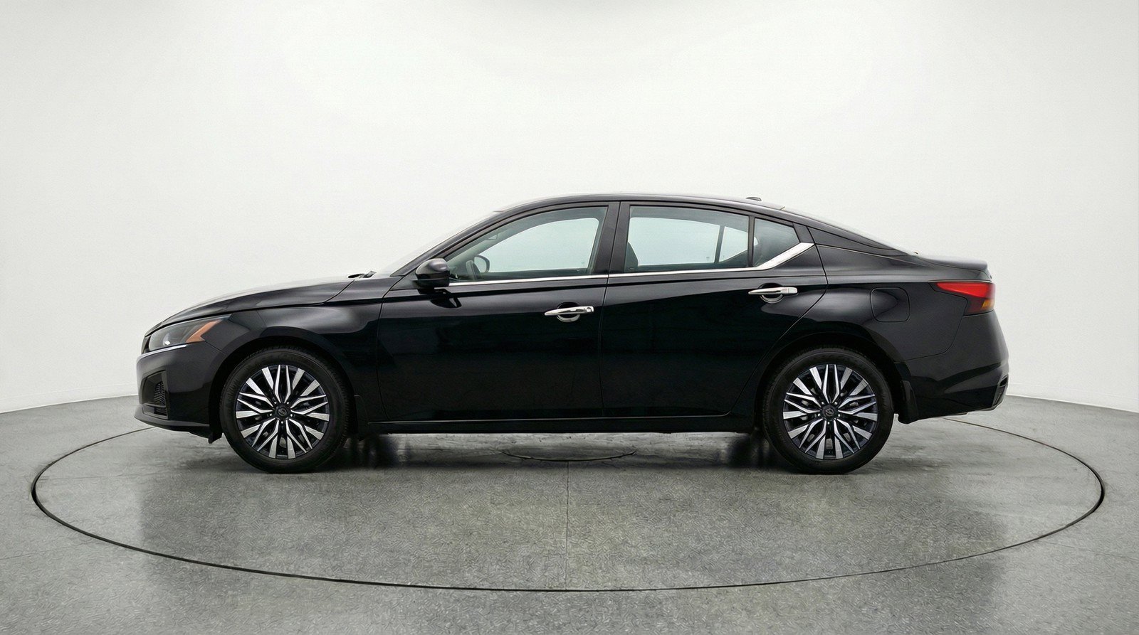 Used 2025 Nissan Altima 2.5 SV FWD image 5