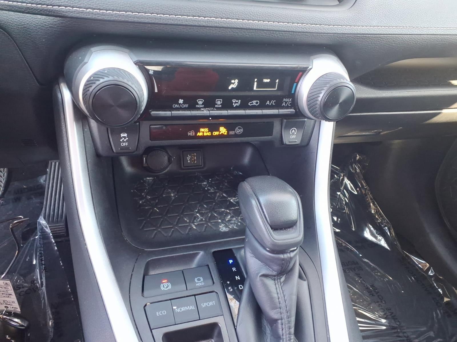 Used 2024 Toyota RAV4 LE FWD image 13