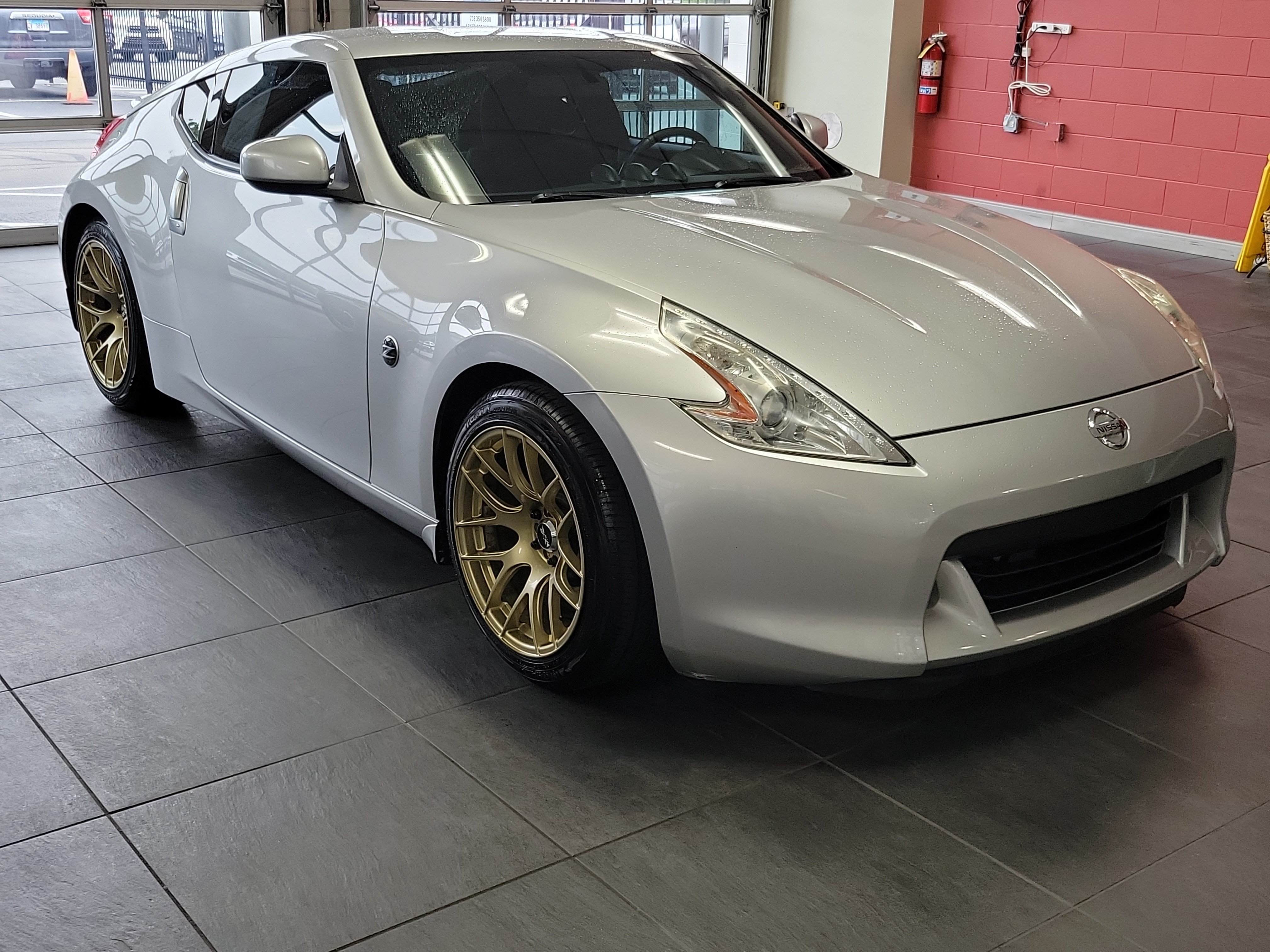 Used 2010 Nissan 370Z Coupe w/ Sport Pkg RWD image 2