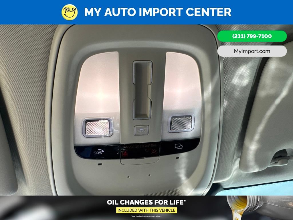 Used 2023 Volvo XC60 B5 Plus AWD/4WD image 23