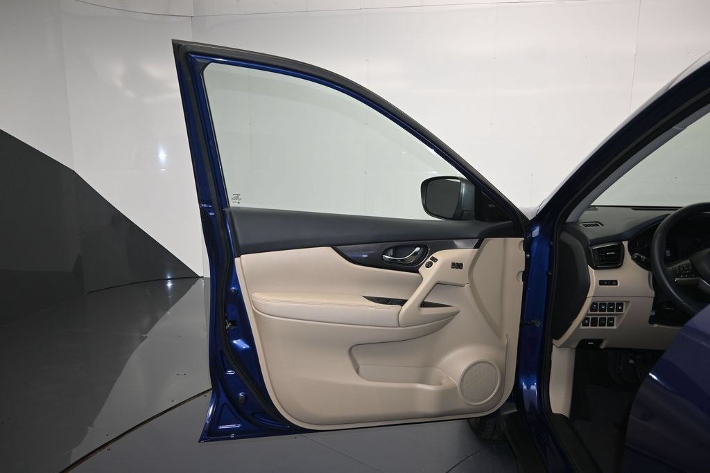 Used 2019 Nissan Rogue SV w/ Premium Package FWD image 10