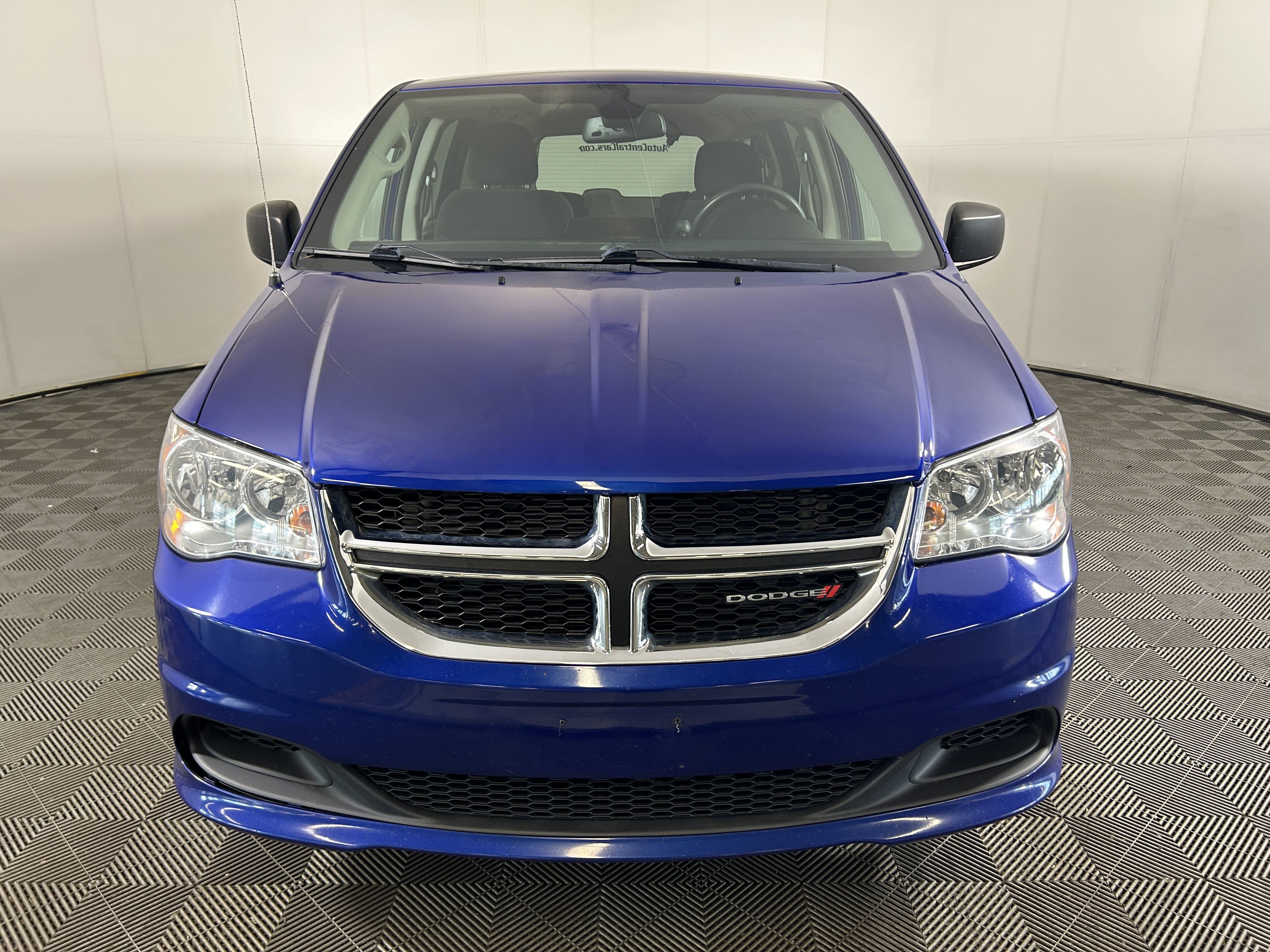 Used 2019 Dodge Grand Caravan SE w/ UConnect Hands-Free Group FWD image 5