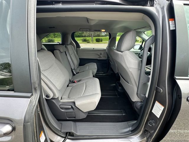 Used 2021 Toyota Sienna LE image 17