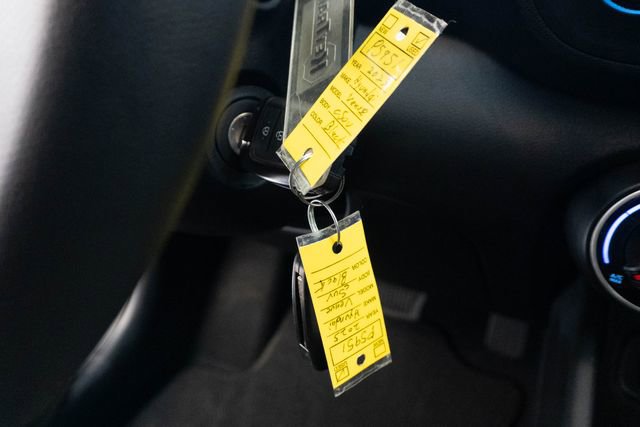 Used 2025 Hyundai Venue SE image 25