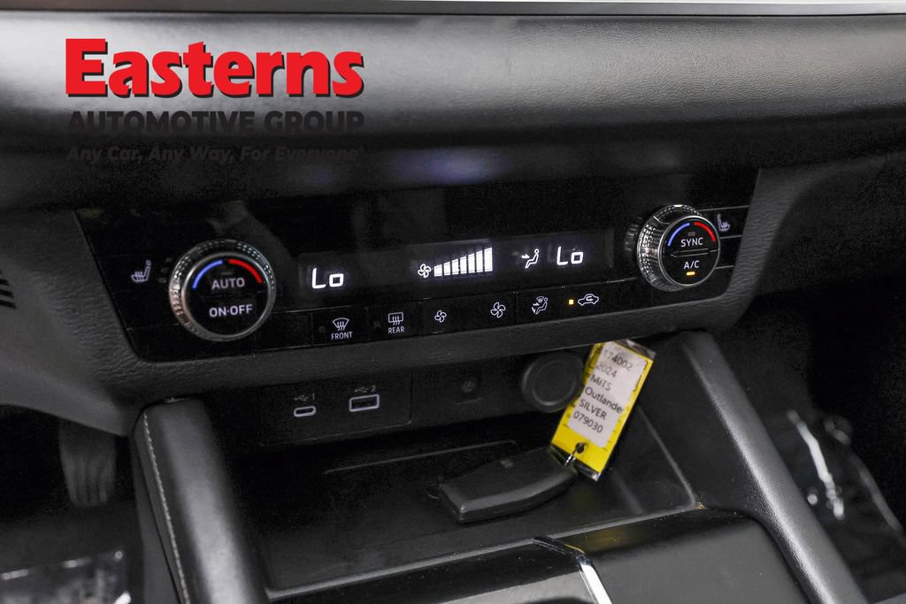 Used 2024 Mitsubishi Outlander SE FWD image 19