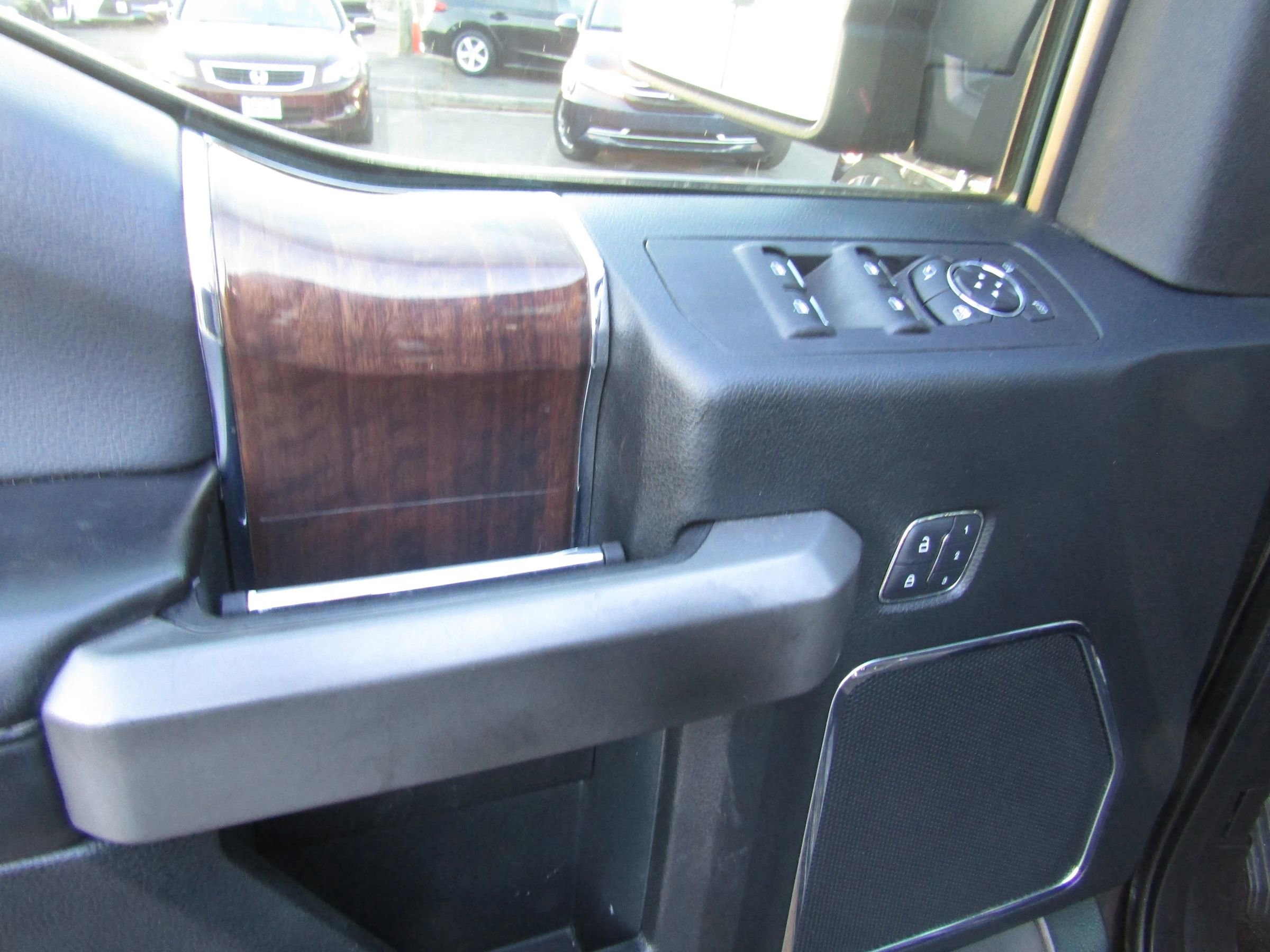 Used 2015 Ford F150 Platinum w/ Equipment Group 701A Luxury image 26