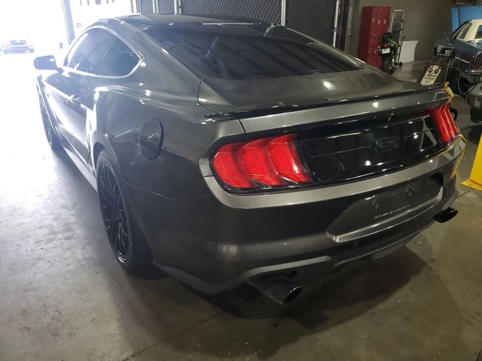 Used 2018 Ford Mustang GT w/ Black Accent Pkg RWD image 2