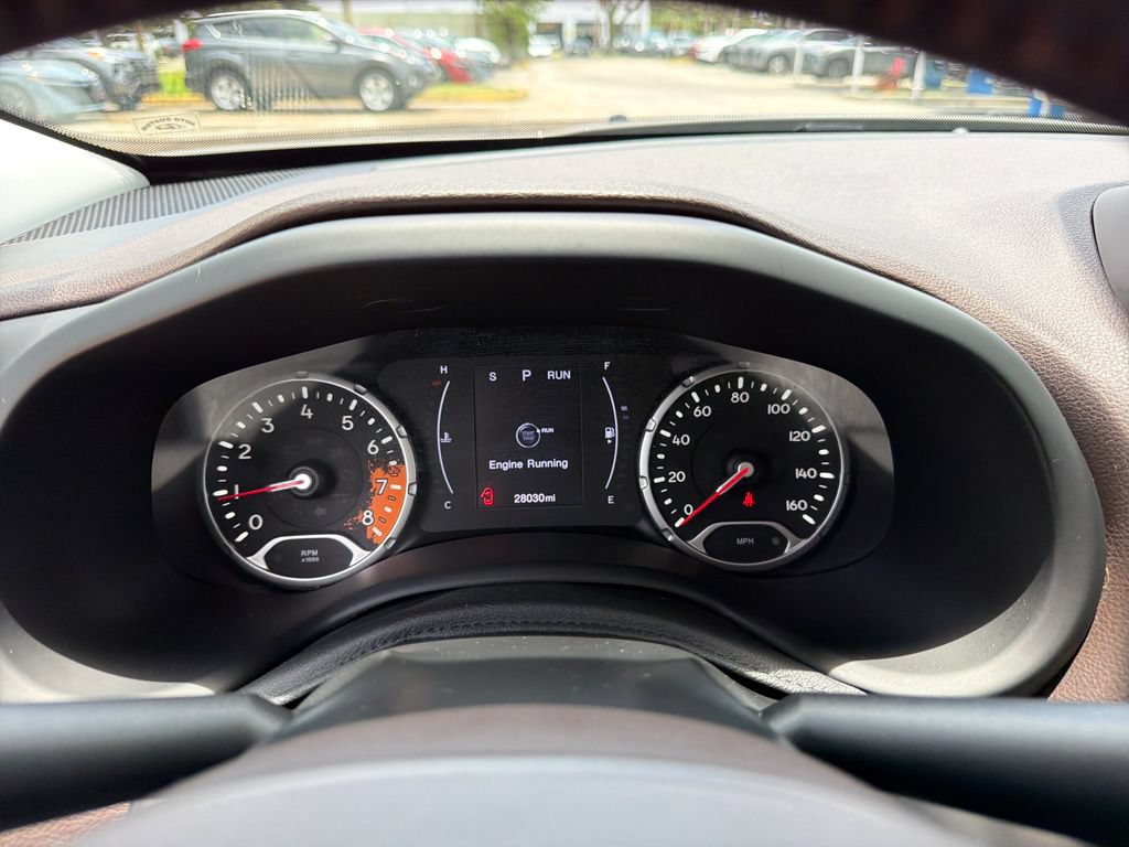 Used 2017 Jeep Renegade Latitude FWD image 22