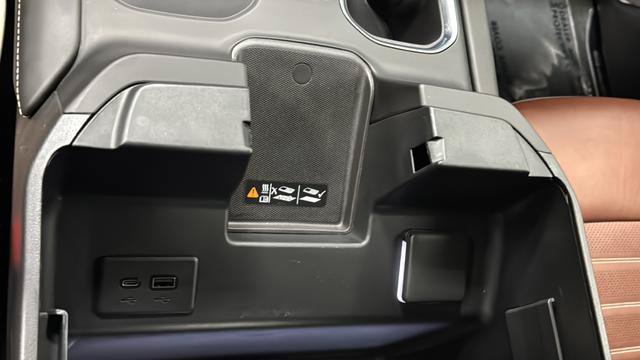 Used 2025 GMC Sierra 3500 Denali Ultimate AWD/4WD image 36