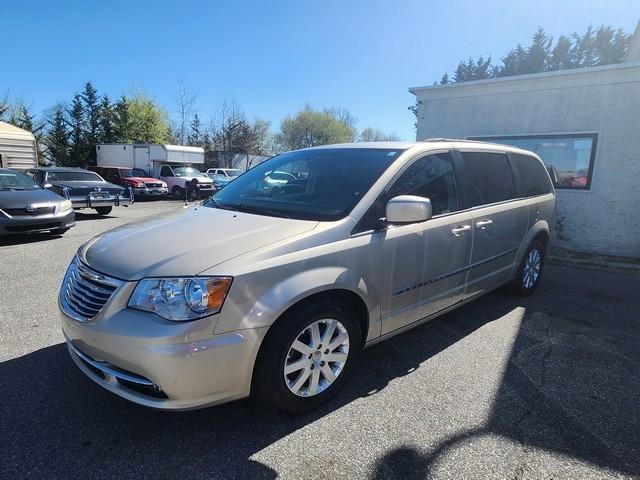 Used 2015 Chrysler Town & Country Touring FWD image 3