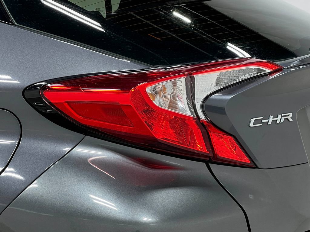 Used 2018 Toyota C-HR XLE FWD image 33