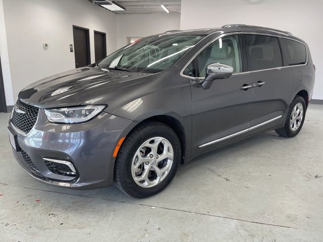 Used 2021 Chrysler Pacifica Limited w/ Premium & Safety Sphere Group AWD/4WD image 3
