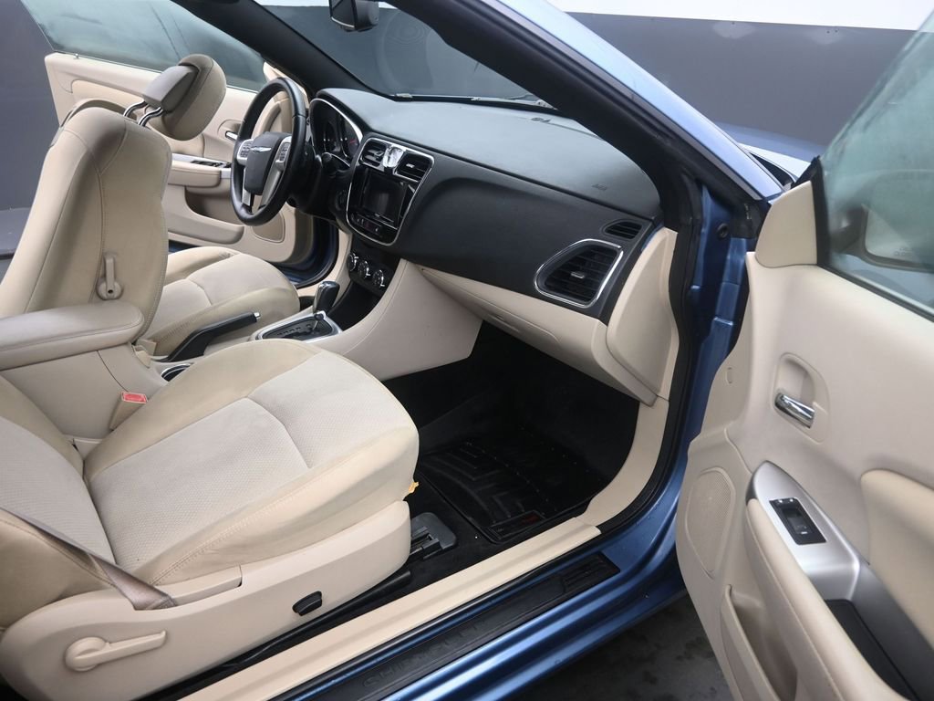 Used 2011 Chrysler 200 Limited image 14