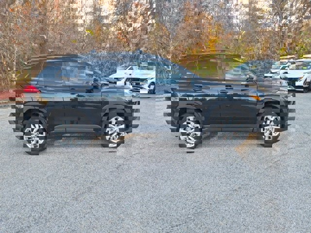 Used 2022 Toyota Corolla Cross LE image 2