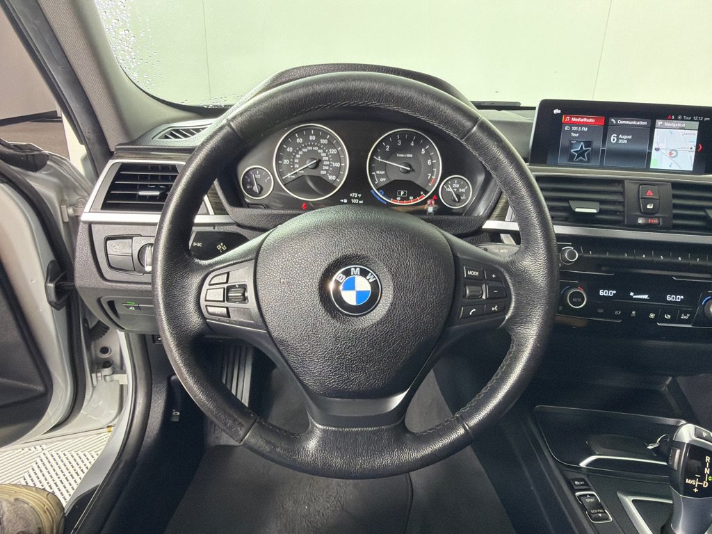 Used 2018 BMW 320i xDrive Sedan AWD/4WD image 16