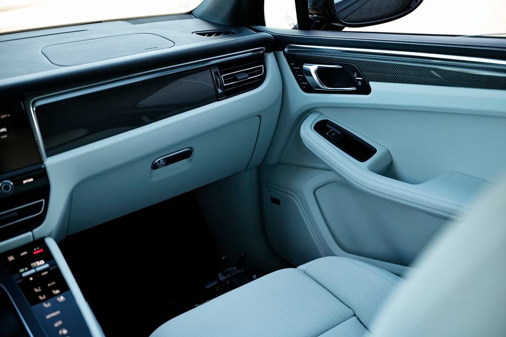 New 2026 Porsche Macan AWD/4WD image 30