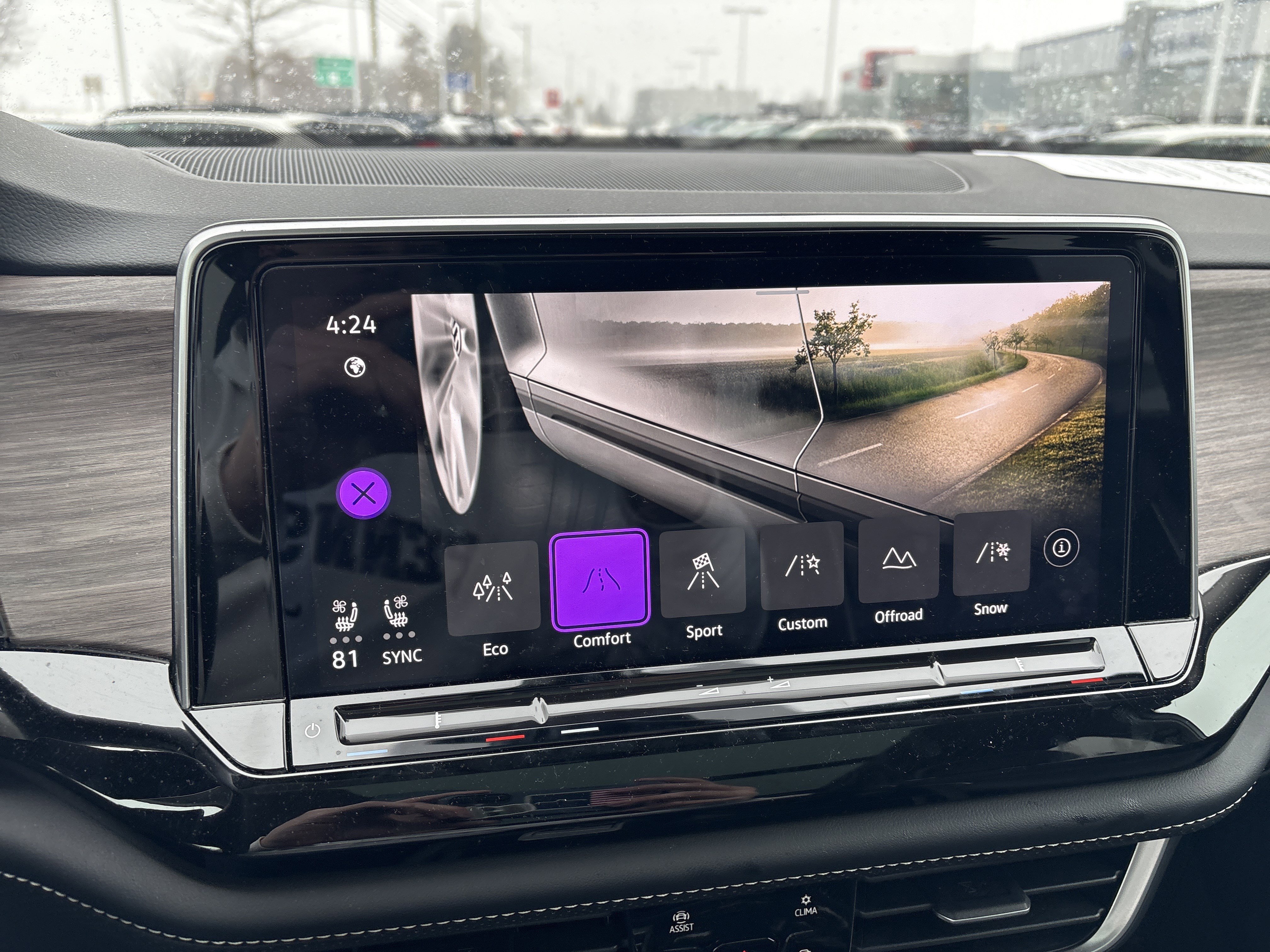 Certified 2024 Volkswagen Atlas SEL Premium R-Line image 30