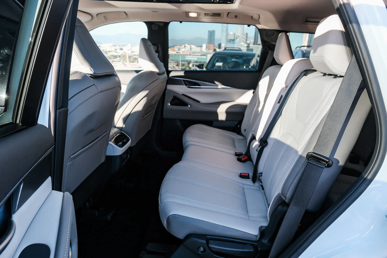 Used 2026 INFINITI QX60 Luxe w/ Cargo Package FWD image 19