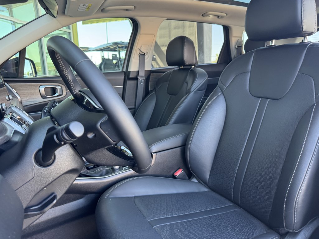 Used 2022 Kia Sorento EX w/ Panoramic Sunroof Package FWD image 32